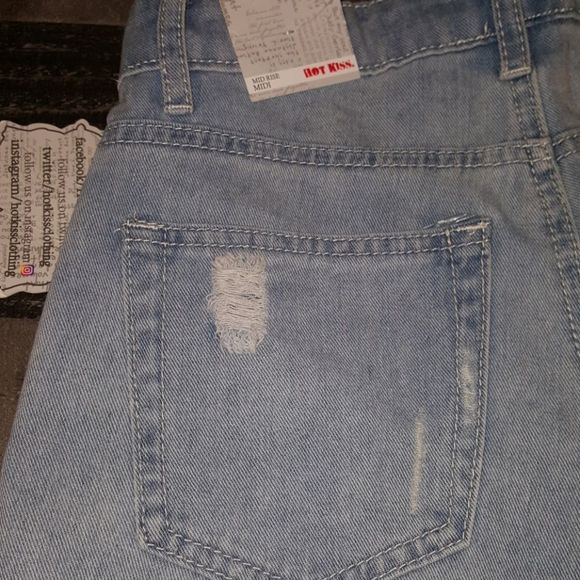 ⭐NWT Hot Kiss Distressed Mid Rise Shorts - Picture 6 of 8